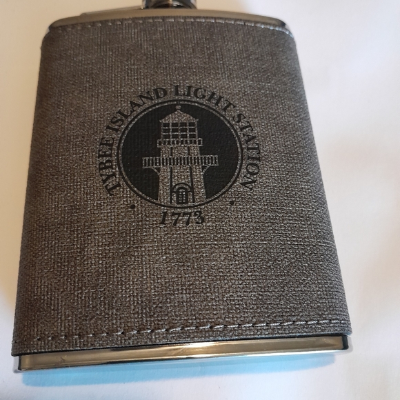 TYBEE ISLAND LIGHT STATION 1773 LIQUOR HIP FLASK AND SHOT GLASSES STAINLESS 8oz - Picture 4 of 7